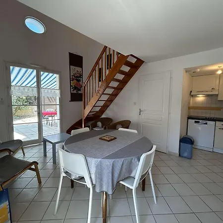Pavillon Pres De L'ocean Avec Piscine Chauffee Securisee - Fr-1-224c-355