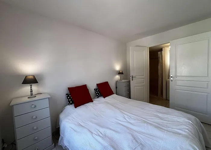 Pavillon Pres De L'ocean Avec Piscine Chauffee Securisee - Fr-1-224c-355